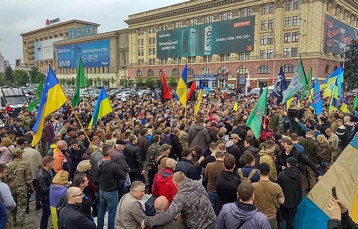 Геннадий Кернес - Харьков: Драка за бандеровскую бомж-палатку | Политнавигатор - politnavigator.net - Украина