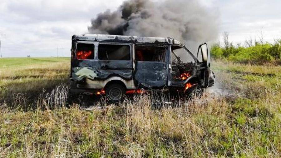 В Северном Казахстане полицейские спасли из горящего автобуса 11 детей - iz.ru - Казахстан - Петропавловск - Северо-Казахстанская обл.