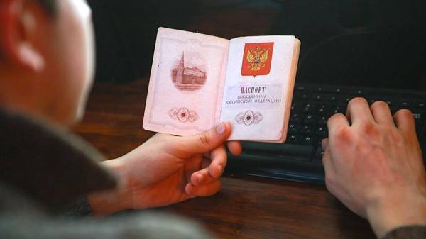Андрей Турчак - У россиян появятся электронные удостоверения личности - cnews.ru - Россия