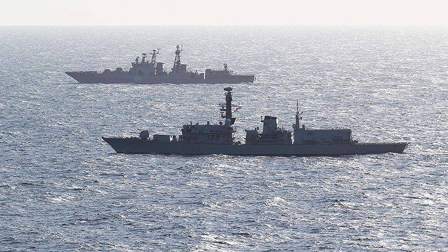 Британский фрегат сопроводил противолодочный корабль ВМФ России в Ла-Манше - iz.ru - Россия - Англия - Североморск