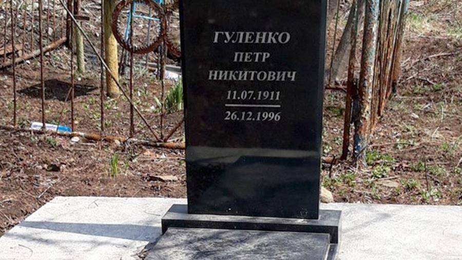 На Сахалине памятник ветерану ВОВ установили на чужой могиле - iz.ru - Курильск