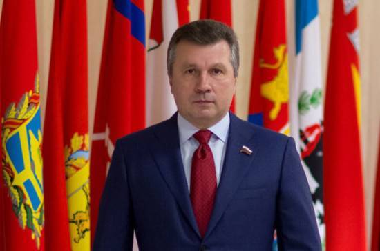 Валерий Васильев - Сенатор Васильев призвал работодателей внимательнее отнестись к диспансеризации работников - pnp.ru