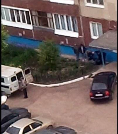 Гульназ Хайри - В Башкирии под окнами жилого дома обнаружен труп мужчины - gorobzor.ru - Башкирия