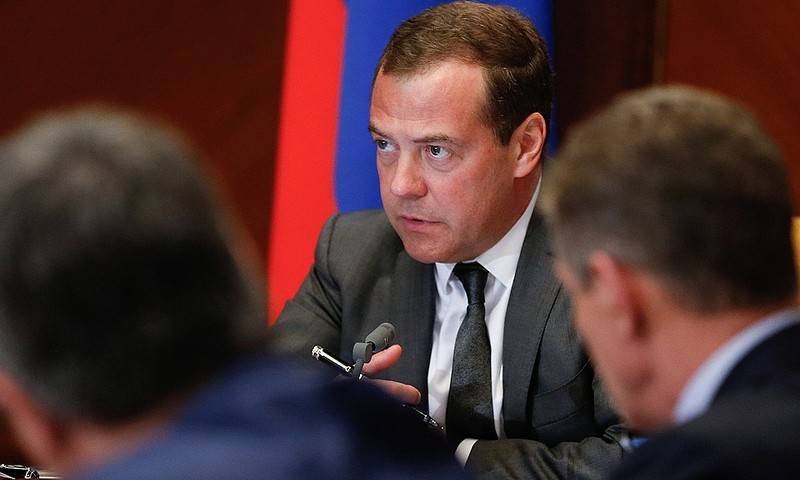 Владимир Путин - Дмитрий Медведев - Дмитрий Медведев обвинил чиновников в разгильдяйстве - bloknot.ru - Россия
