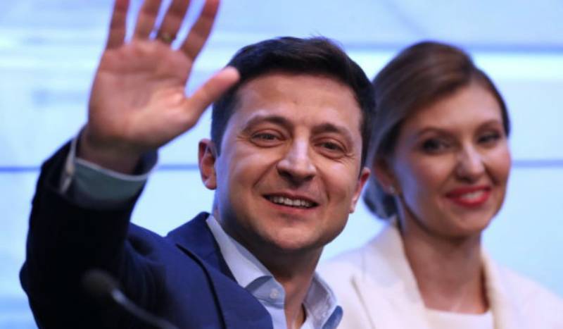Владимир Зеленский - Петр Порошенко - Зеленский - Тапочки в отеле не воровал: Порошенко обиделся на Зеленского за сравнение с туристом - bloknot.ru - Украина