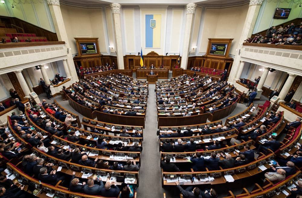Владимир Зеленский - Петр Порошенко - Рада перехитрила Зеленского и избежала роспуска - tvc.ru - Украина