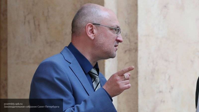Максим Резник - Резник - Прокуривший разум Резник надумал ораторствовать о жизни россиян за деньги спонсоров палачей Донбасса - nation-news.ru - Россия - Санкт-Петербург - Люксембург
