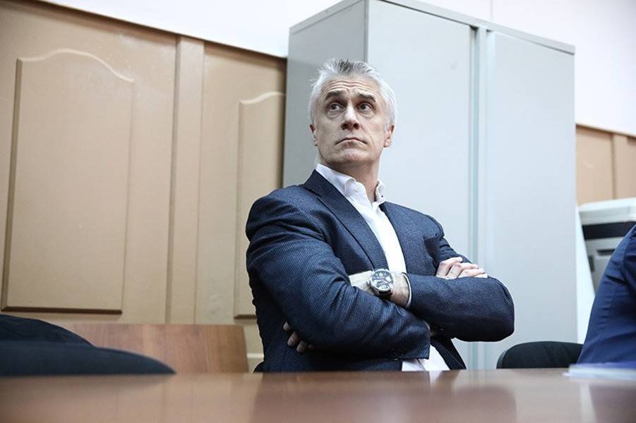 Майкл Калви - Структуру Baring Vostok обязали исполнить опцион на 9,99% акций банка "Восточный" - m24.ru - Амурская обл.