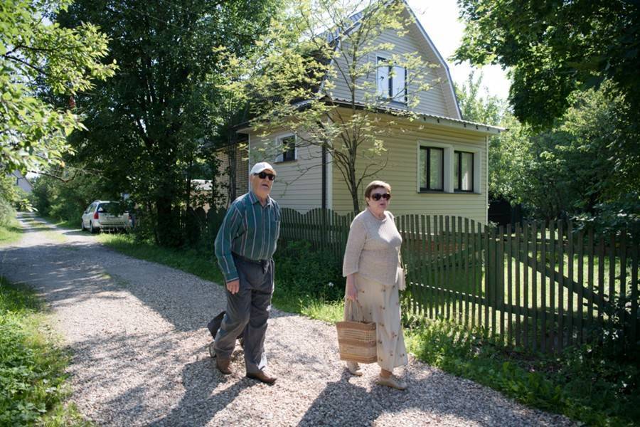 Ольга Остроумова - Дачникам с гипертонией рекомендовали не работать на грядке в одной позе - m24.ru - Москва