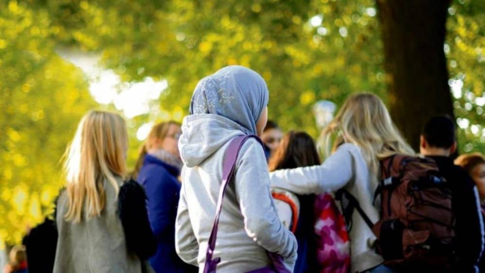 В Австрии ввели запрет на ношение платков в начальных школах. Нужен ли такой закон и в Германии? - germania.one - Австрия - Германия - Берлин