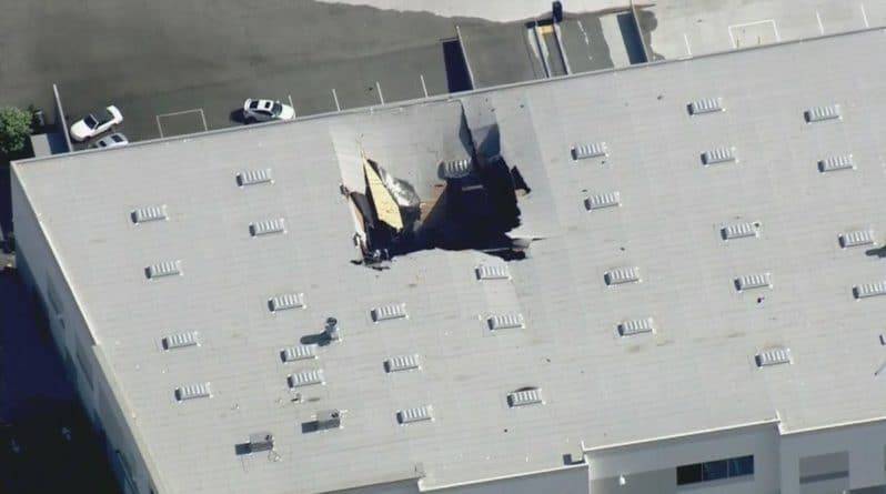 В Калифорнии истребитель F-16 потерпел крушение и врезался в склад. Момент крушения попал на видео - usa.one - США - шт. Калифорния