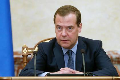 Дмитрий Медведев - Медведев улучшит жизнь российских пенсионеров на 100 миллиардов рублей - lenta.ru - Россия