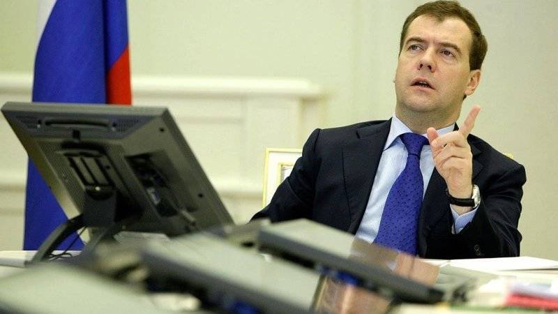 Дмитрий Медведев - Медведев призвал навести порядок в системе домов престарелых - polit.info - Россия