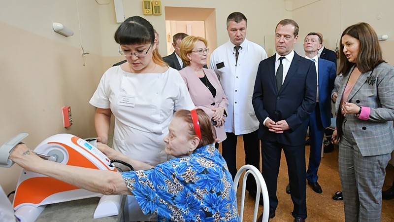 Дмитрий Медведев - На старшее поколение в России выделят 100 млрд рублей - tvc.ru - Ростов-На-Дону