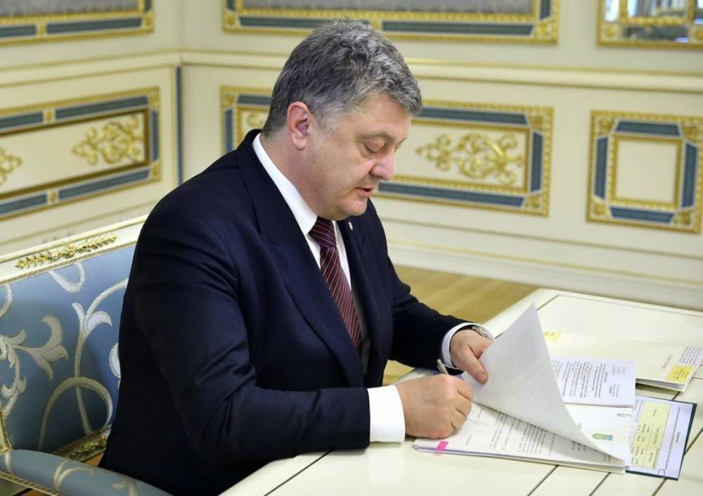 Петр Порошенко - Олег Сенцов - Илья Пономарев - В последний рабочий день Порошенко дал украинское гражданство экс-депутату Госдумы РФ и сестре террориста Сенцова - news-front.info - Россия - Украина - Крым
