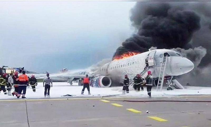 Экипаж сгоревшего  «суперджета» при заходе на посадку не выпустил закрылки - bloknot.ru