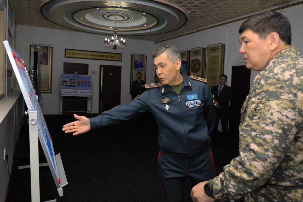Нурлан Ермекбаев - Министр обороны проверил работу воинских учреждений Акмолинского гарнизона - nur.kz - Казахстан