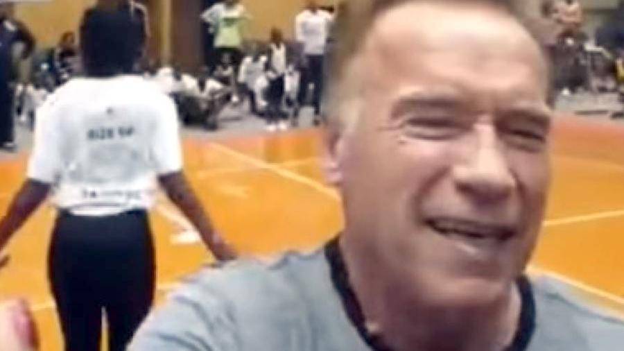 Арнольд Шварценеггер - Появилось видео нападения на Шварценеггера в Африке - iz.ru - USA - шт. Калифорния