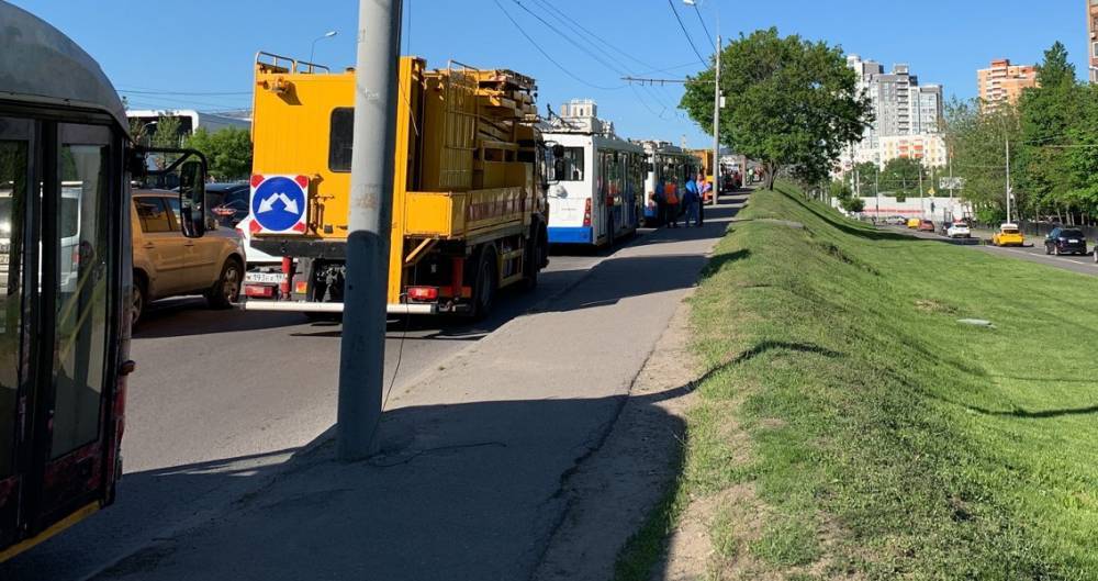 Восстановлено движение по двум полосам в районе Песчаного проезда - m24.ru