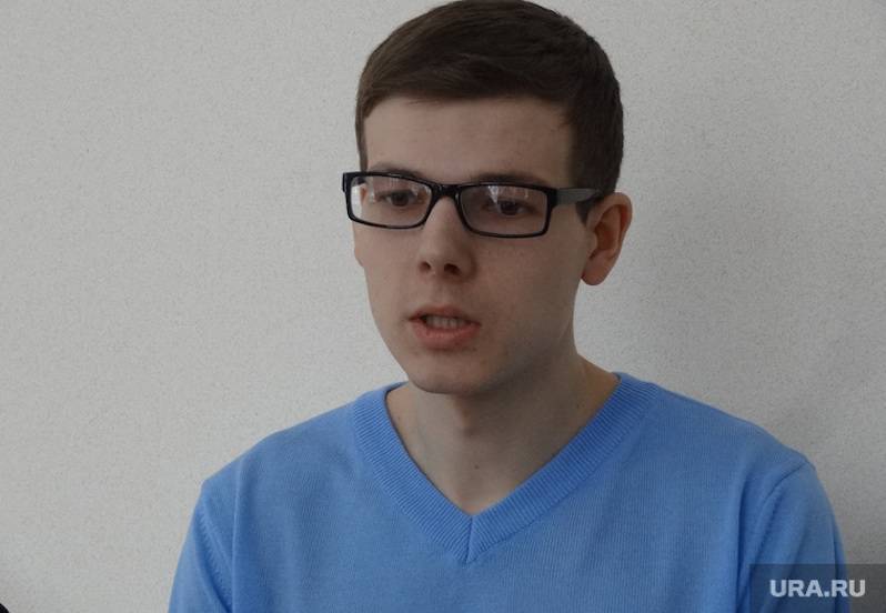 «Очкарик», давший сдачу мажору, сделал предложение девушке на концерте Басты - bloknot.ru