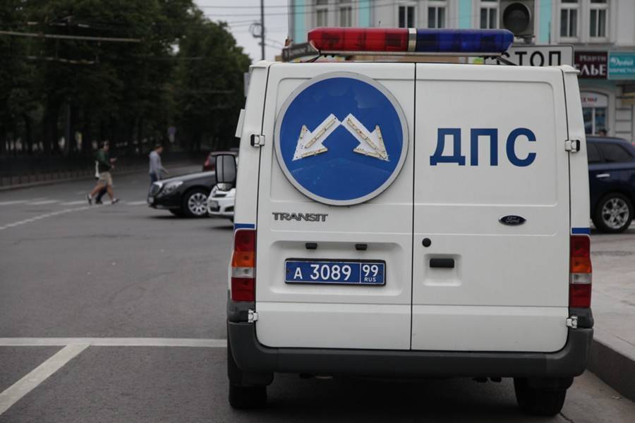 Мотоциклист погиб при столкновении с эвакуатором на западе Москвы - m24.ru - Москва - ЦФО