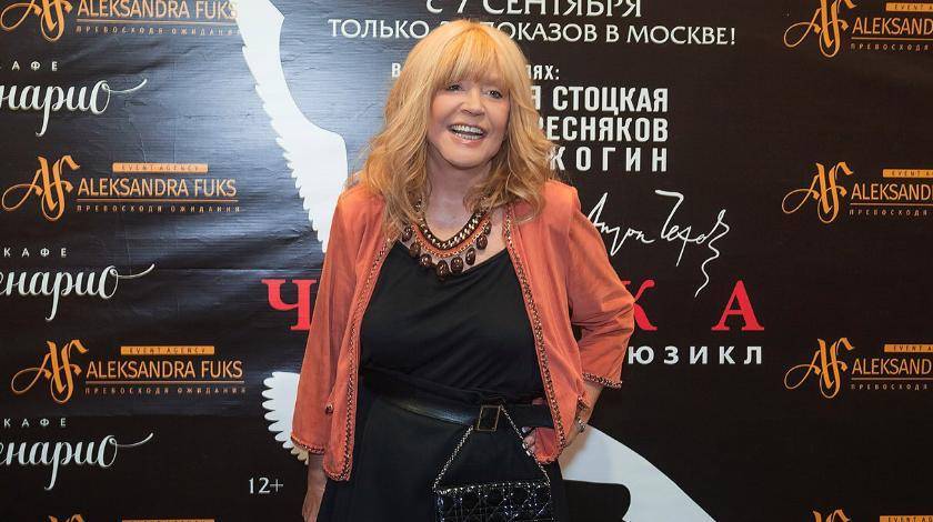 Алла Пугачева - "Просто девочка": Пугачева удивила мини-юбкой - utro.ru