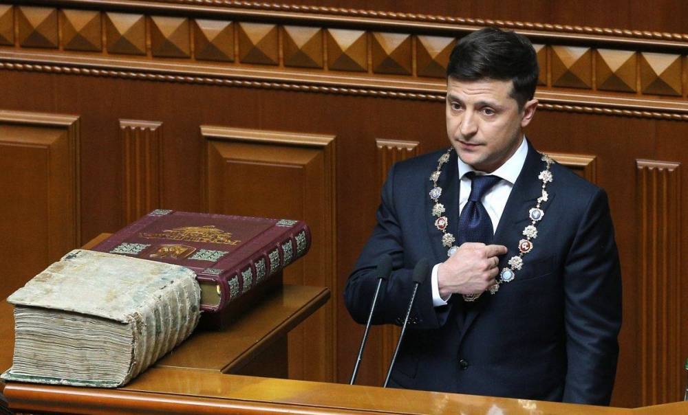 Владимир Зеленский - Родион Мирошник - Зеленский пытается извлечь выгоду из своих рейтингов в борьбе с предшественниками - news-front.info - Украина - Минск - ЛНР