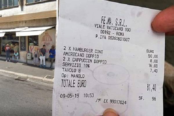 Ресторан в центре Рима взял 80 евро с туристов за два бургера. Но они потеряют больше - glavtema.ru - Рим - Ватикан