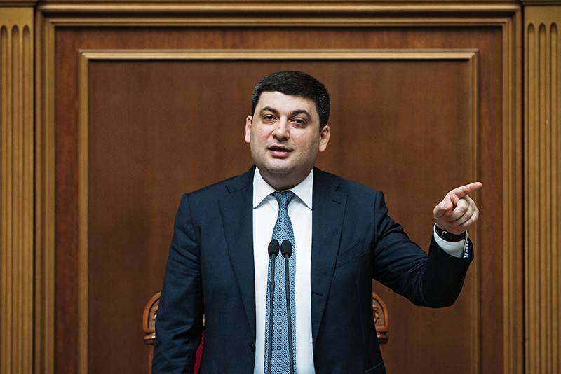 Владимир Зеленский - Владимир Гройсман - Степан Полторак - Правительство Украины подчинилось Зеленскому - tvc.ru - Украина
