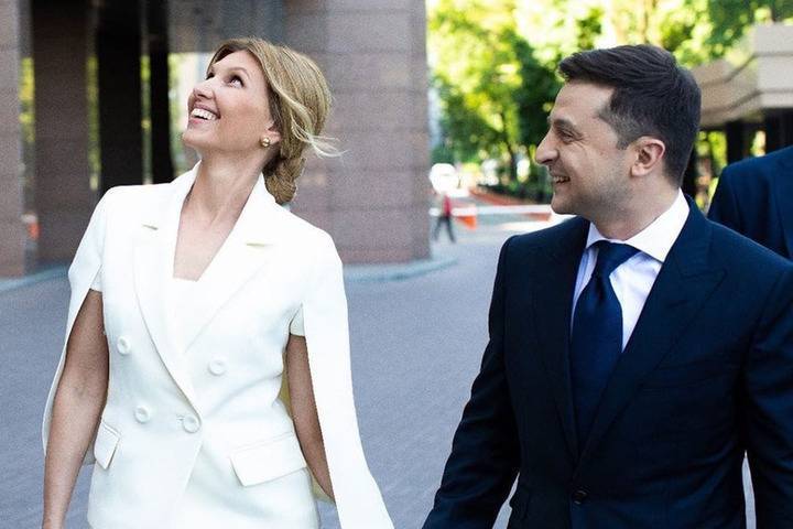Петр Порошенко - Леонид Кучма - Виктор Ющенко - Леонид Кравчук - Наряд супруги Елены стал хитом инаугурации Зеленского - mk.ru - Украина