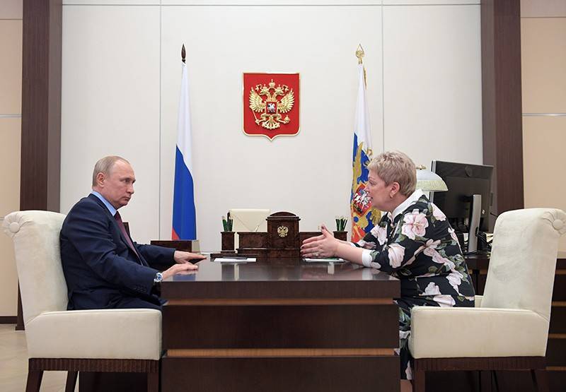 Владимир Путин - Ольга Васильева - Путин и Васильева подвели итоги учебного года - tvc.ru