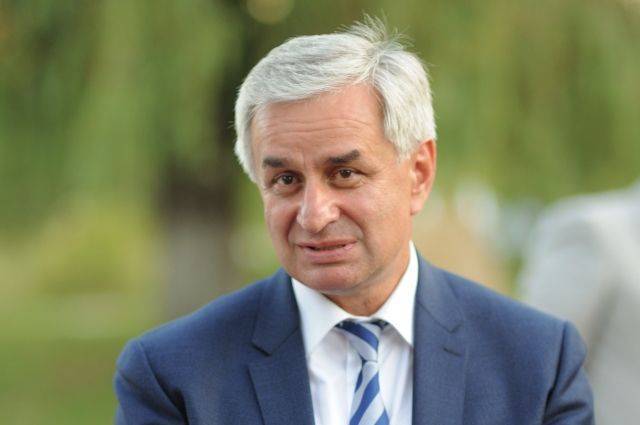 Владимир Путин - Президент Абхазии заявил о попытках захвата власти в республике - aif.ru - Апсны