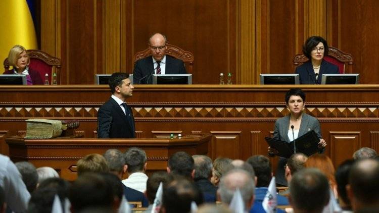 Владимир Зеленский - Зеленский - Зеленский рассказал, почему принял решение распустить Раду - polit.info - Украина