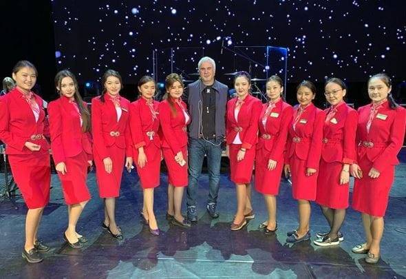Валерий Меладзе - Валерий Меладзе показал свою охрану в Алматы (фото, видео) - nur.kz - Россия - Казахстан - Алма-Ата