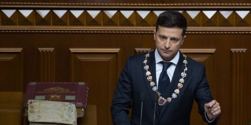 Владимир Зеленский - Петр Порошенко - Алексей Пушков - Зеленскому посоветовали подумать над тем, почему украинцы поддержали его на выборах - news-front.info - Россия - Украина