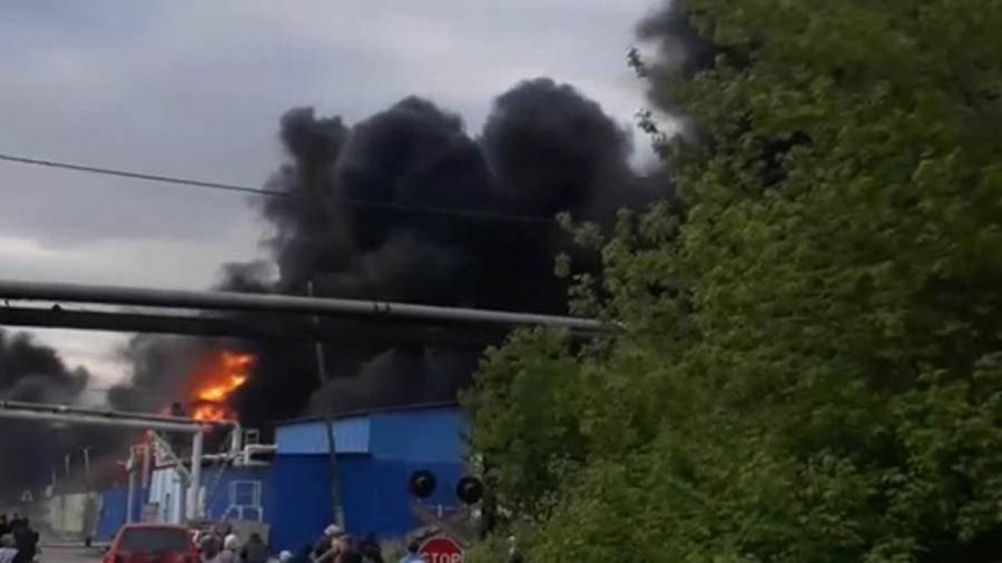 Пожар на крупнейшем заводе по производству ПВХ в России начался в Магнитогорске - iz.ru - Россия - Магнитогорск