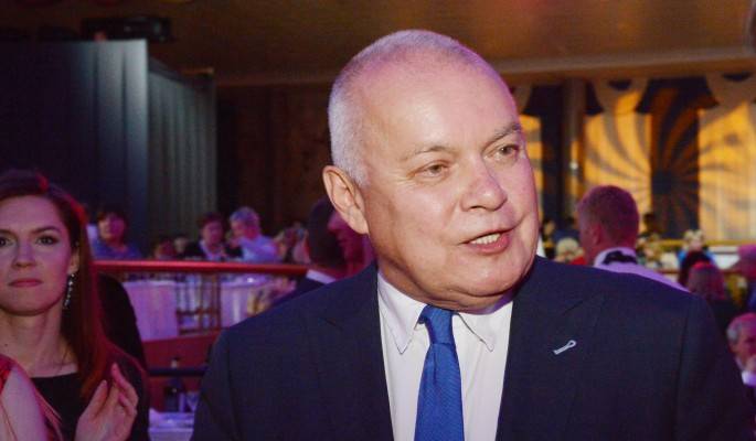 Дмитрий Киселев - Оголившийся в Крыму Киселев вызвал вопросы у россиян - dni.ru - Россия
