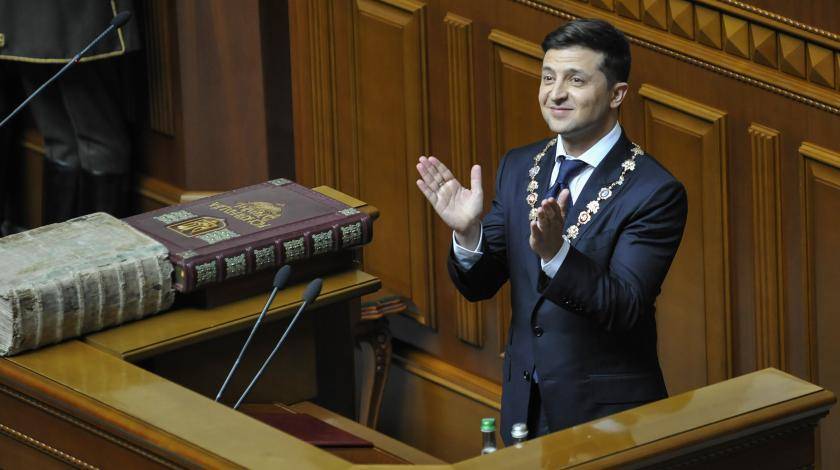 Владимир Зеленский - Петр Порошенко - Виктор Янукович - Андрей Богдан - Николай Азаров - Зеленский назначил главой администрации люстрированного юриста Коломойского - utro.ru - Украина