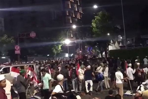 Джоко Видодо - Столица Индонезии охвачена массовыми беспорядками - topwar.ru - Индонезия - Джакарта