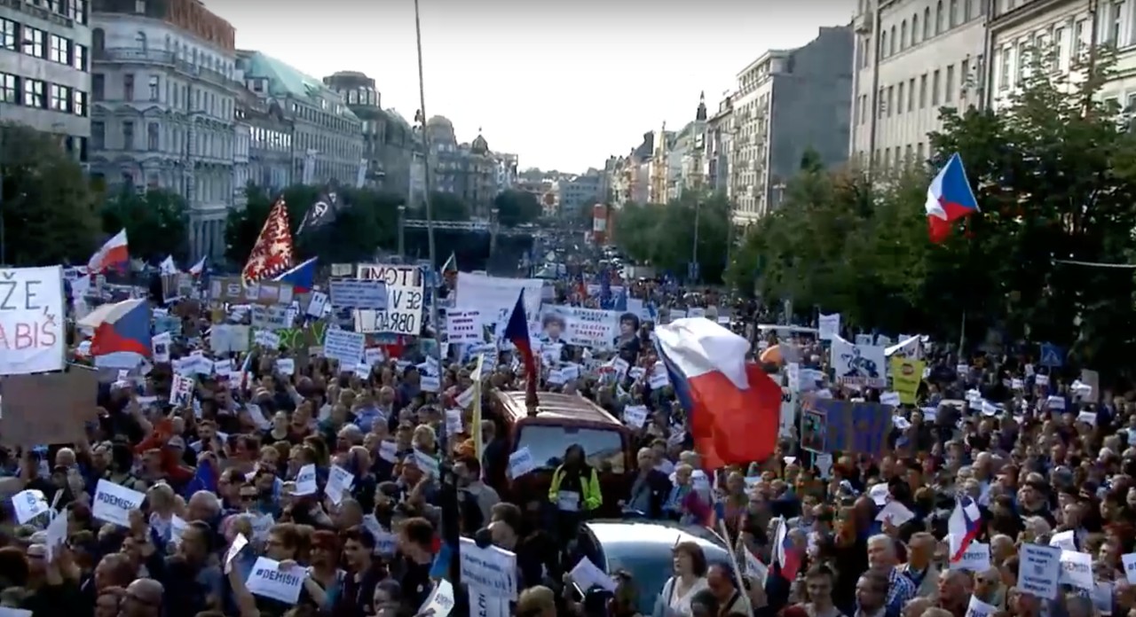 Андрей Бабиш - Протесты в Праге: митингующие против отмены должности генпрокурора ради спасения коррумпированного премьера - news-front.info - Чехия - Прага