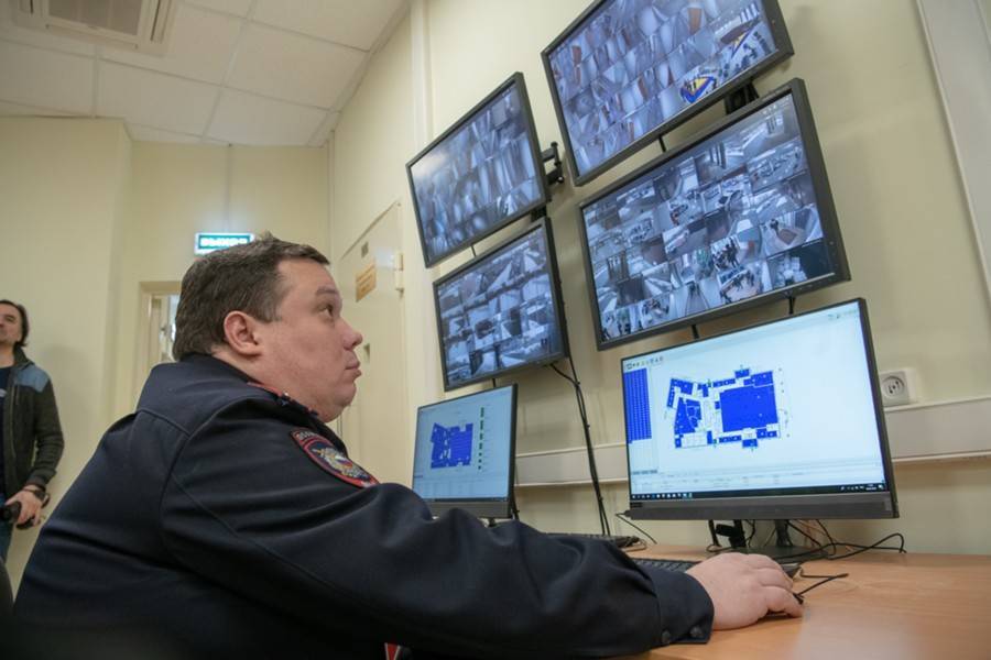 Камеры с функцией распознавания лиц начали тестировать в полиции - m24.ru