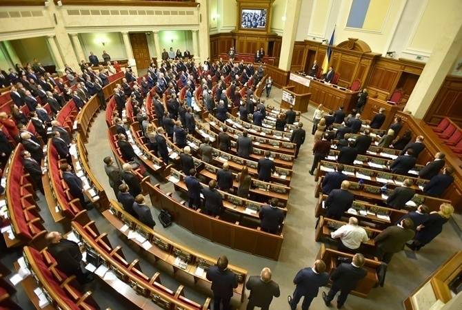 Владимир Зеленский - Петр Порошенко - Арсений Яценюк - Стало известно, кто «слил» рассмотрение законопроектов Зеленского в Раде - news-front.info - Украина