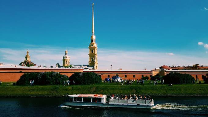 Петербург стал лидером среди городов для летних поездок по России - piter.tv - Москва - Санкт-Петербург - Краснодар - Казань - Ростов-На-Дону - Лидер