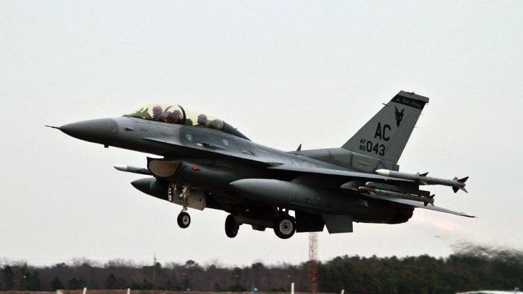 Американский истребитель F-16 перекрасили под «цифровой» камуфляж Су-57 - polit.info - Россия - США - шт. Невада