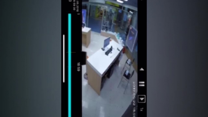 Видео: в "Атмосфере" двое преступников украли телефон - piter.tv