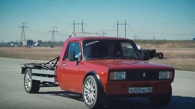 Портал Autoevolution рассказал о необычном «пикапе» Lada с двигателем в 300 л.с. - politros.com