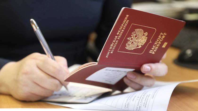 Мария Захарова - Захарова: 12 стран отменили визы с Россией - utro.ru - Москва - Россия - Суринам