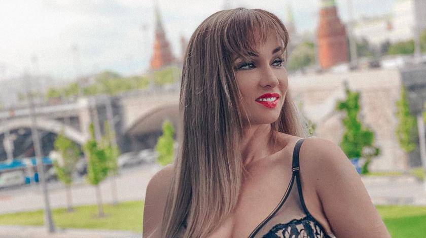 Борис Корчевников - Анфиса Чехова - "Искра": Чехова показала любимые позы - utro.ru