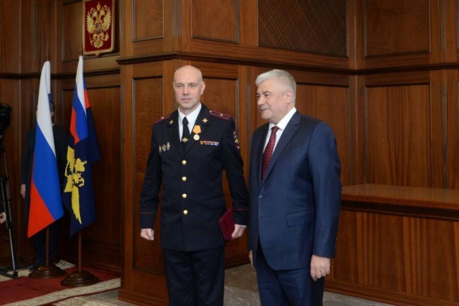Владимир Колокольцев - В Калининградской области полицейский задержан за пытки задержанного. Перед этим он получил премию за спасение человека - theins.ru - Россия - Калининград - Калининградская обл.