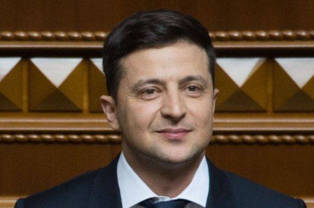 Владимир Зеленский - Андрей Богдан - Команда Зеленского назвала петицию о его отставке шуткой - aif.ru - Украина - Киев